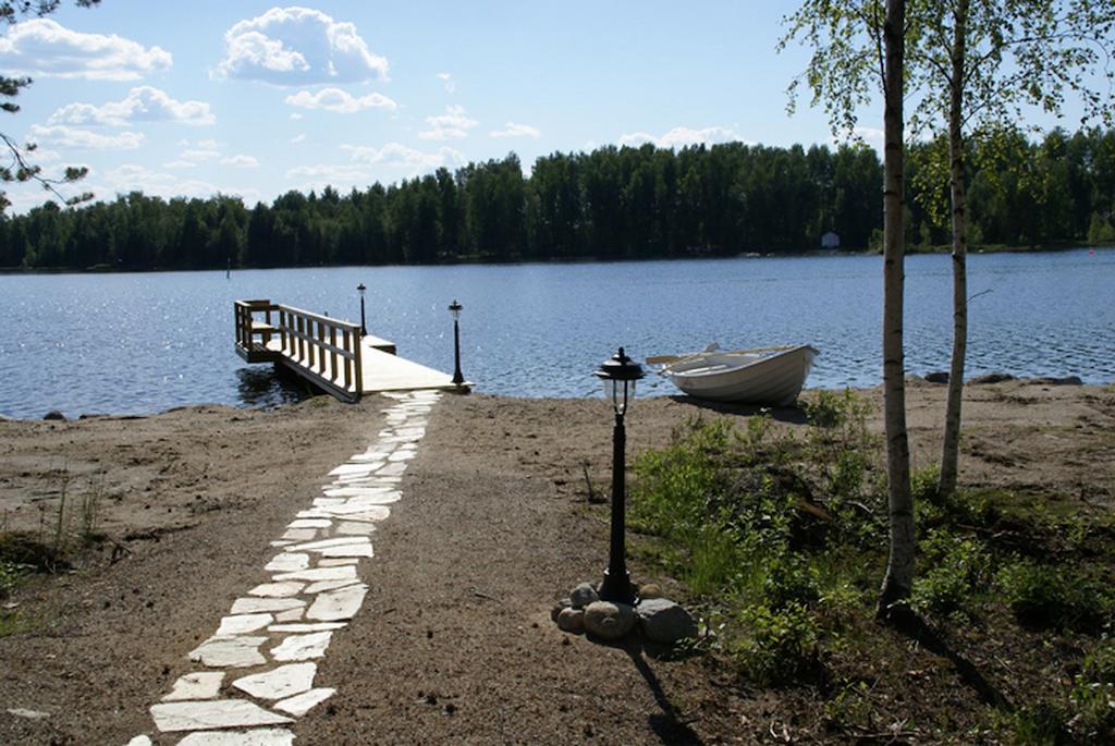 Kartanohotelli Satulinna Huvilat Hirvensalmi Exterior foto