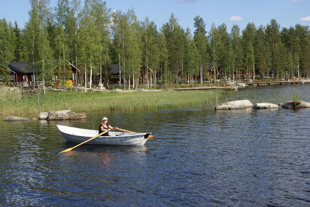 Kartanohotelli Satulinna Huvilat Hirvensalmi Exterior foto