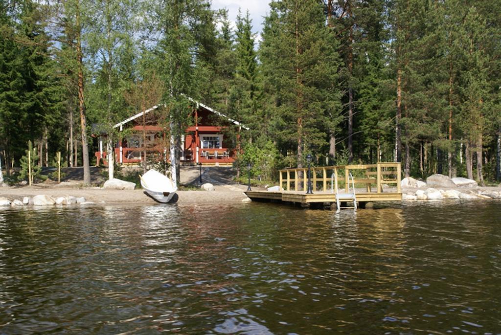 Kartanohotelli Satulinna Huvilat Hirvensalmi Exterior foto