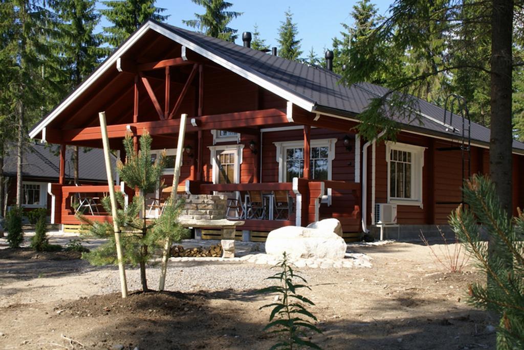 Kartanohotelli Satulinna Huvilat Hirvensalmi Exterior foto
